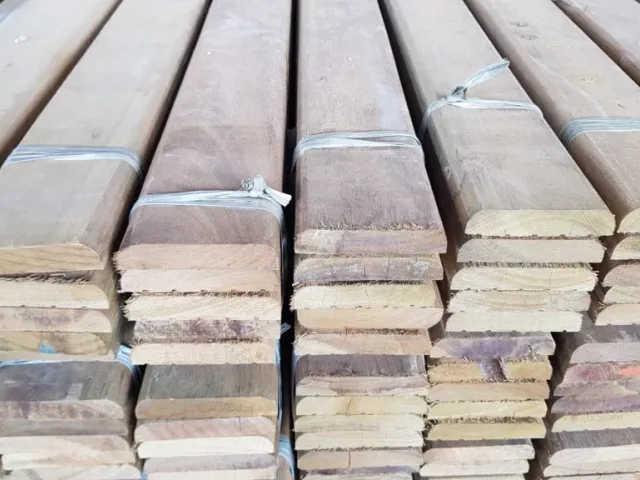 Deck de Eucalipto Tratado: durabilidade e estilo para áreas externas