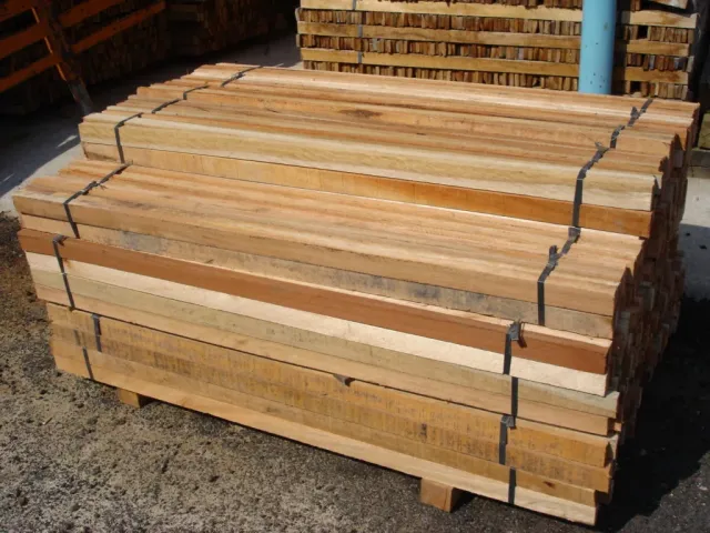 Pontalete, prancha e vigas de pinus