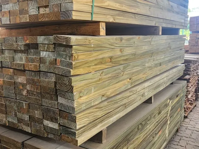 Pontalete, prancha e vigas de pinus aparelhada e tratada