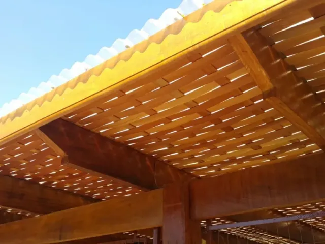 Pontalete, prancha e vigas de pinus